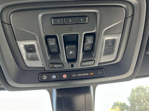 Used 2021 Chevrolet Silverado 1500 High Country w/ Technology Package AWD/4WD image 38