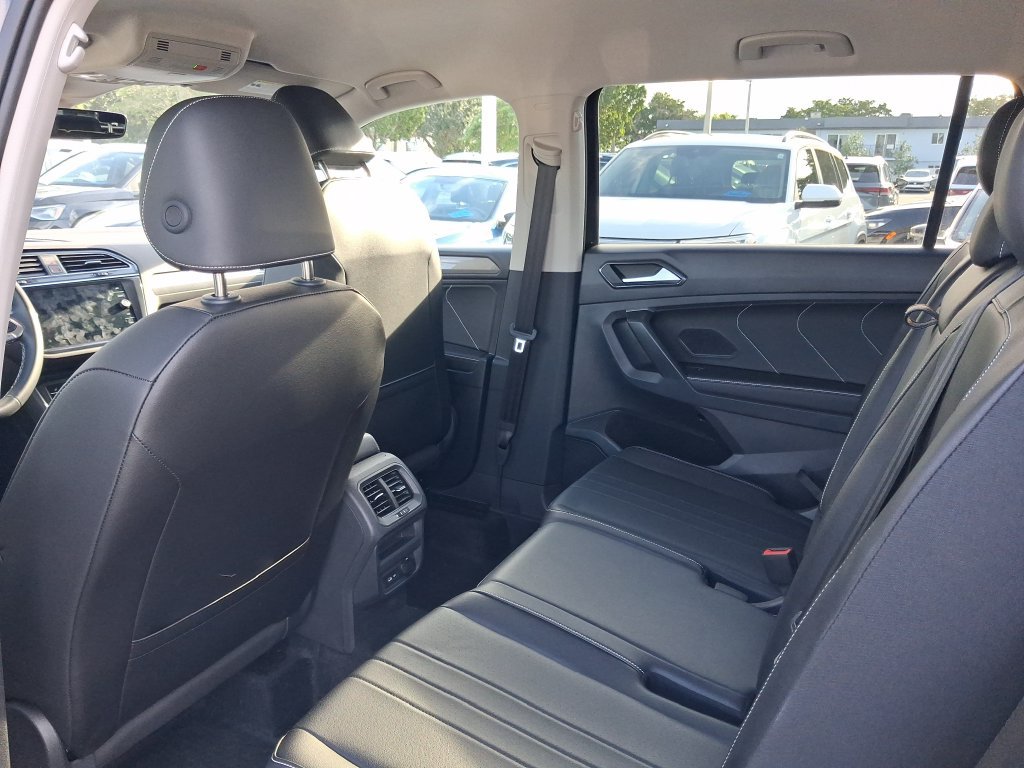 Used 2024 Volkswagen Tiguan SE FWD image 17