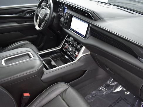 Used 2021 GMC Yukon XL Denali w/ Denali Premium Package image 39