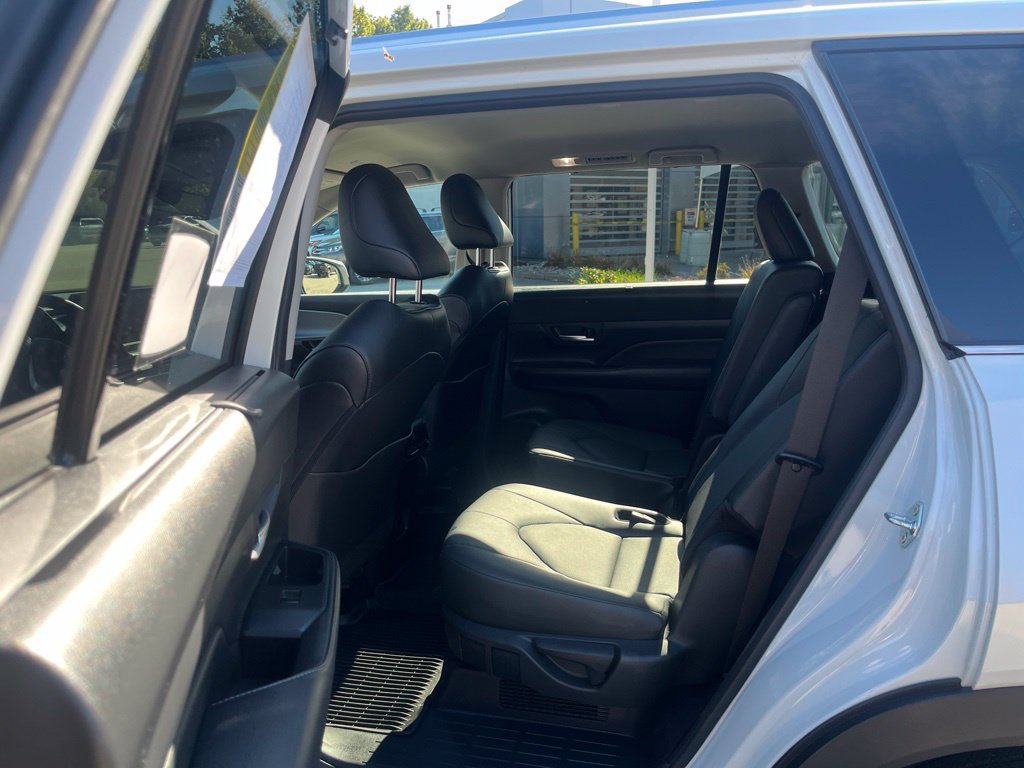 Used 2024 Toyota Grand Highlander AWD Hybrid image 8