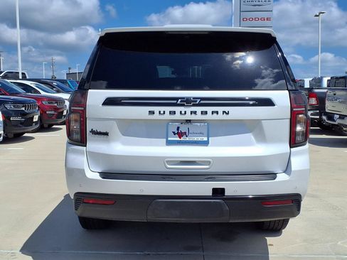 Used 2024 Chevrolet Suburban Z71 w/ Luxury Package AWD/4WD image 5