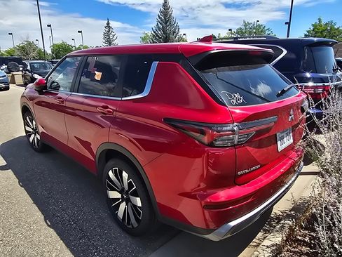 Used 2025 Mitsubishi Outlander AWD image 12