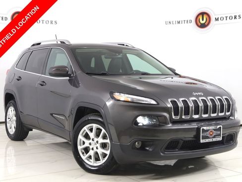 Used 2018 Jeep Cherokee Latitude Plus w/ Cold Weather Group FWD image 1