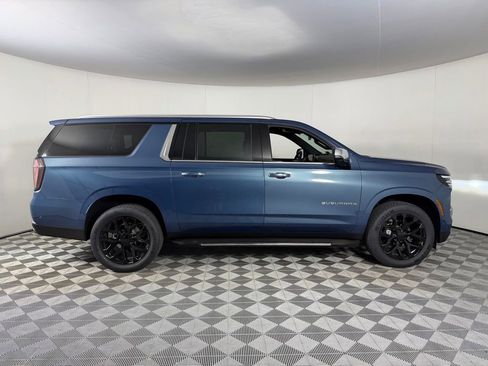 Used 2025 Chevrolet Suburban Premier RWD image 3