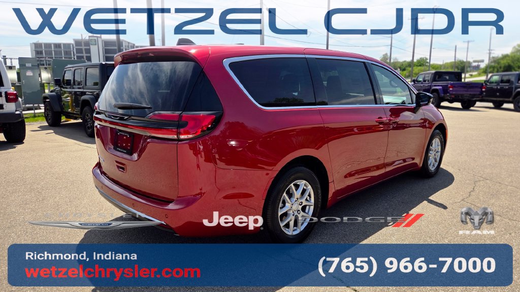 New 2027 Chrysler Pacifica Select FWD image 7