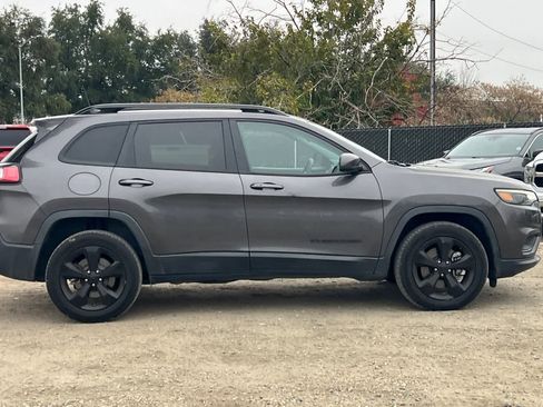 Used 2019 Jeep Cherokee Latitude Plus image 9