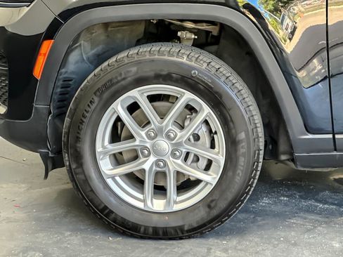 Used 2023 Jeep Grand Cherokee Laredo w/ Luxury Tech Group I AWD/4WD image 24