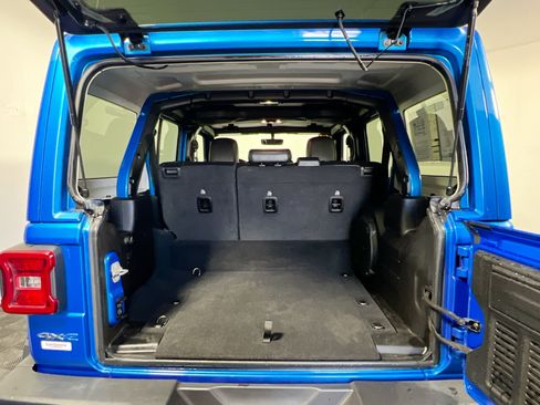 Used 2022 Jeep Wrangler Unlimited Sahara image 34