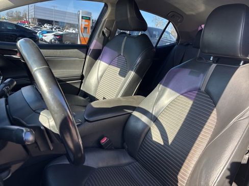 Used 2021 Toyota Camry SE image 11