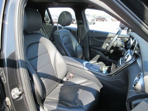 Used 2021 Mercedes-Benz GLC 300 4MATIC image 20