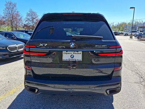 Used 2023 BMW X7 xDrive40i w/ M Sport Package AWD/4WD image 5