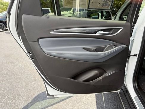 Used 2021 Buick Enclave Essence w/ LPO, Touring Package FWD image 13