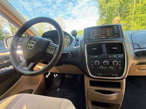 Used 2015 Dodge Grand Caravan SE w/ Quick Order Package 29E SE FWD image 9