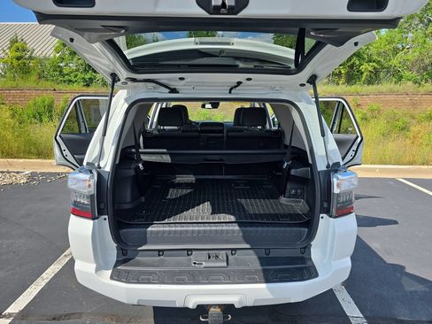 Used 2020 Toyota 4Runner SR5 Premium AWD/4WD image 15