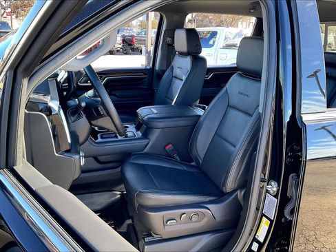 Used 2024 GMC Sierra 3500 Denali w/ Technology Package image 7