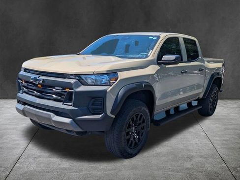 Used 2024 Chevrolet Colorado Trail Boss w/ Advanced Trailering Package AWD/4WD image 8