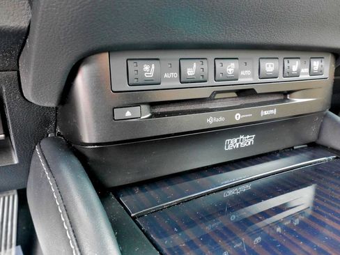 Used 2019 Lexus ES 300h w/ Accessory Package 2 image 30