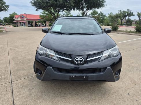 Used 2014 Toyota RAV4 LE FWD image 3