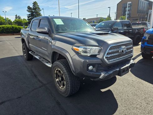 Used 2016 Toyota Tacoma TRD Sport AWD/4WD image 1