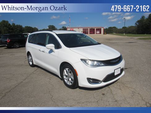 Used 2018 Chrysler Pacifica Touring Plus w/ Tire & Wheel Group image 19