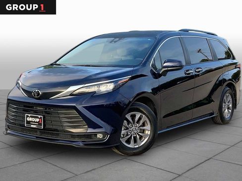 Used 2026 Toyota Sienna XLE FWD image 1
