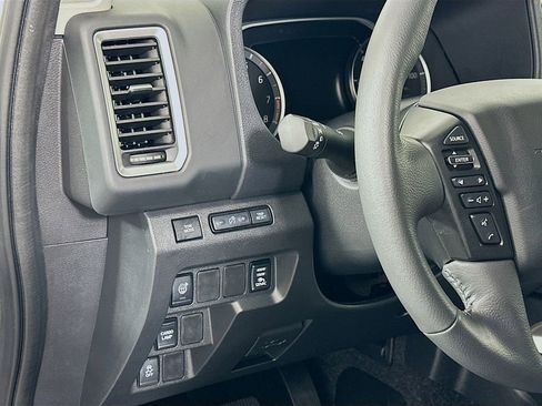 Used 2024 Nissan Frontier SV w/ SV Convenience Package image 10