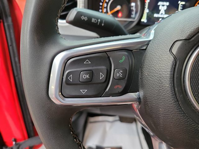 Used 2025 Jeep Wrangler Unlimited Sahara AWD/4WD image 26