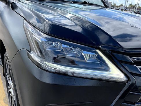 Used 2019 Lexus LX 570 4WD w/ Luxury Package image 28