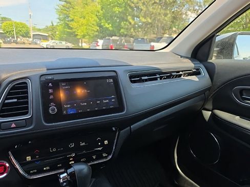 Used 2019 Honda HR-V Touring image 21