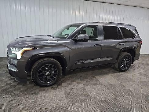 Used 2024 Toyota Sequoia Platinum AWD/4WD image 6