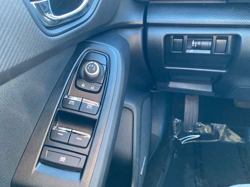 Certified 2025 Subaru Crosstrek 2.5i Limited w/ Crosstrek Mirror Package image 12