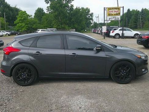 Used 2016 Ford Focus SE w/ Equipment Group 201A FWD image 3