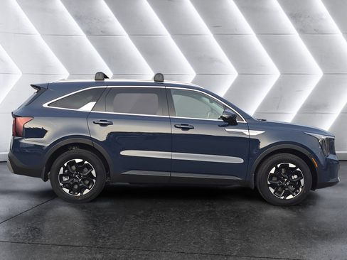 New 2026 Kia Sorento S image 3