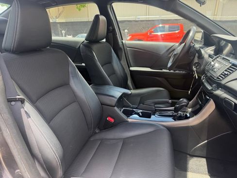 Used 2017 Honda Accord Sport image 13