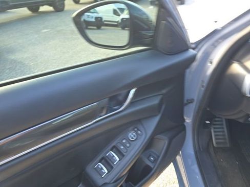 Used 2022 Honda Accord Sport image 8