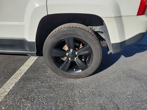 Used 2012 Jeep Patriot Latitude w/ Altitude Pkg image 5