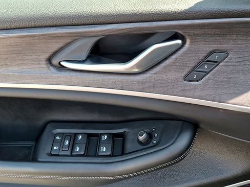 Used 2022 Jeep Grand Cherokee L Limited image 13