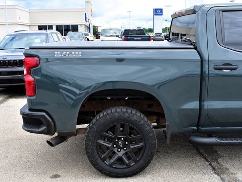 Used 2025 Chevrolet Silverado 1500 Custom Trail Boss w/ Dark Appearance Package AWD/4WD image 12
