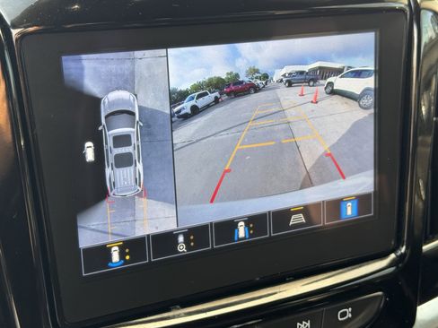 Used 2023 Chevrolet Traverse RS image 19