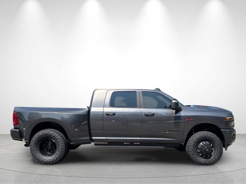 Used 2025 RAM 3500 Laramie AWD/4WD image 6