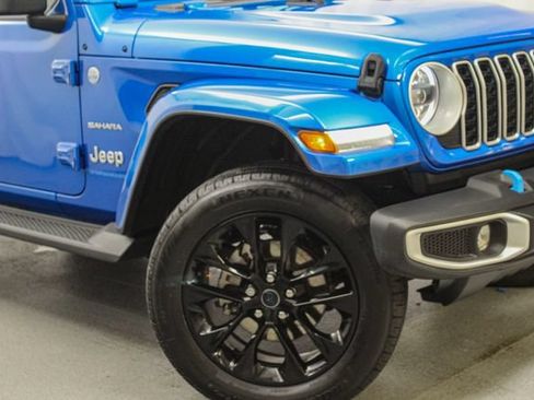 Used 2024 Jeep Wrangler Unlimited Sahara w/ Safety Group AWD/4WD image 3
