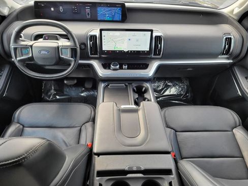 Used 2025 Ford Expedition Platinum image 10