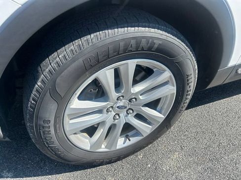 Used 2018 Ford Explorer XLT w/ Equipment Group 202A AWD/4WD image 19