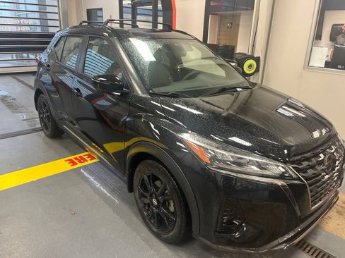 Used 2021 Nissan Kicks SR w/ SR Premium Package FWD image 1