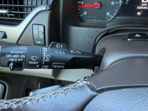 Used 2019 Chevrolet Suburban Premier image 28