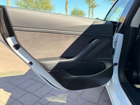 Used 2020 Tesla Model 3 Standard Range image 9