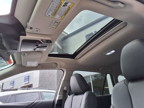 Used 2025 Subaru Outback Touring AWD/4WD image 7