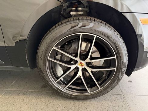 Used 2025 Porsche Macan AWD/4WD image 13