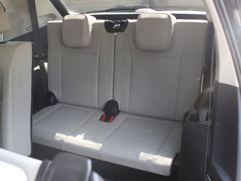 Used 2019 Volkswagen Tiguan SE w/ Panoramic Sunroof Package image 35