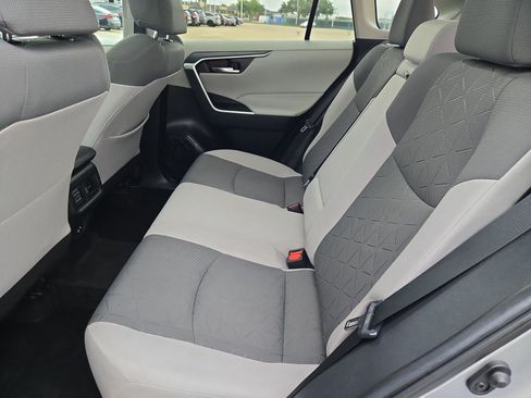 Used 2021 Toyota RAV4 XLE w/ Convenience Package FWD image 27